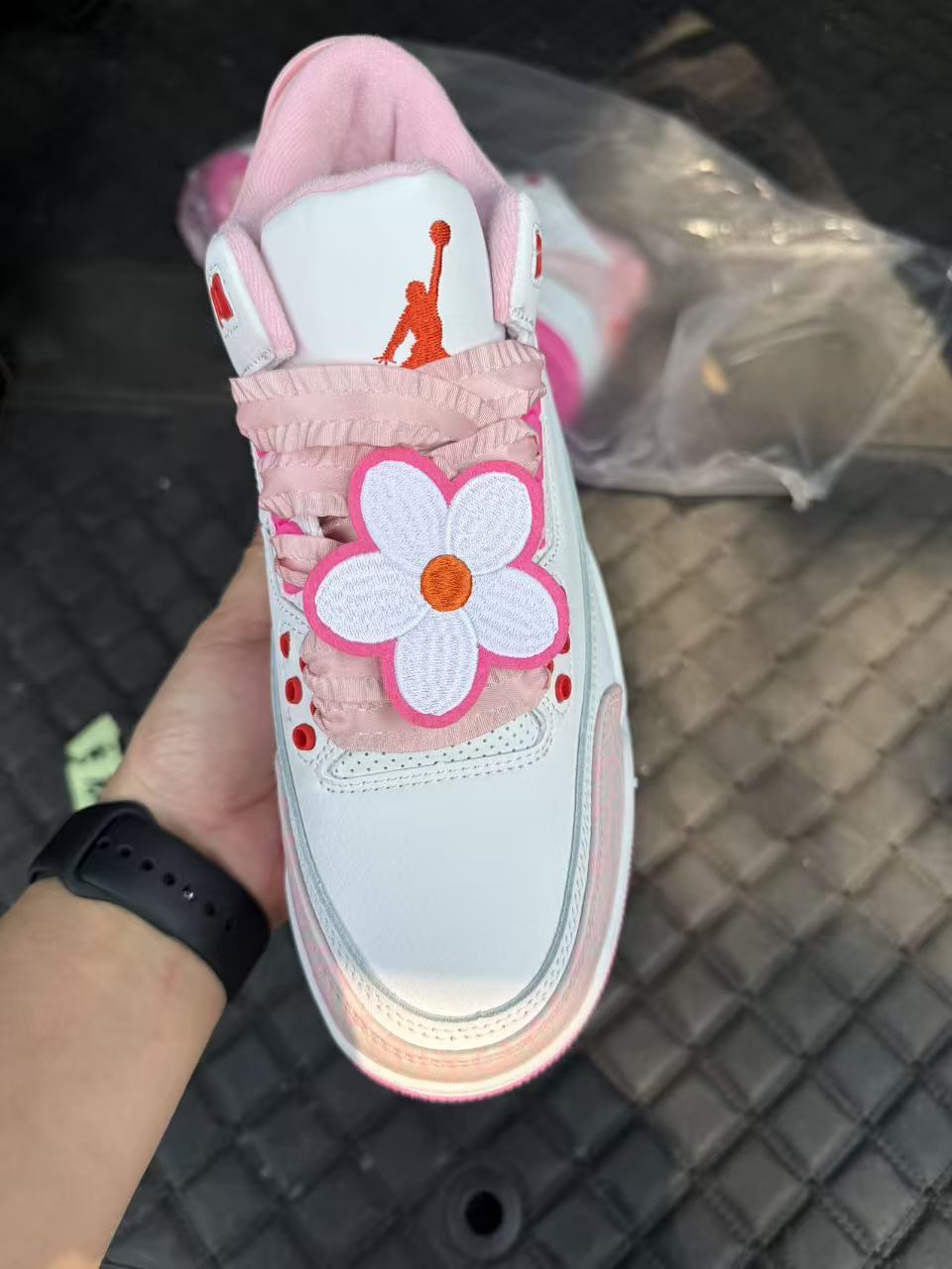 Air Jordan 3 Retro — Pearl Pink / Hyper Orange-Pink Bloom（Women）