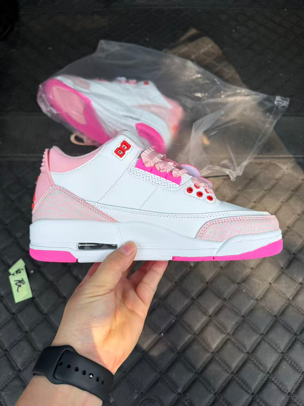 Air Jordan 3 Retro — Pearl Pink / Hyper Orange-Pink Bloom（Women）