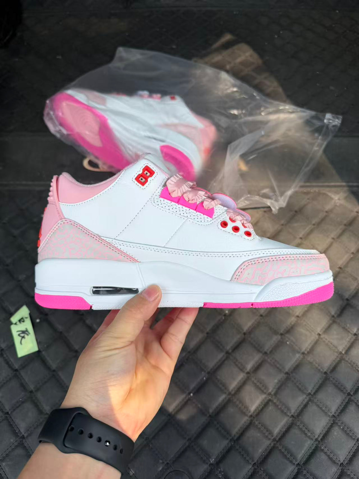 Air Jordan 3 Retro — Pearl Pink / Hyper Orange-Pink Bloom（Women）