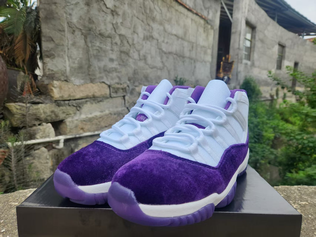 Air Jordan 11 Retro — Blanc et Violet Royal