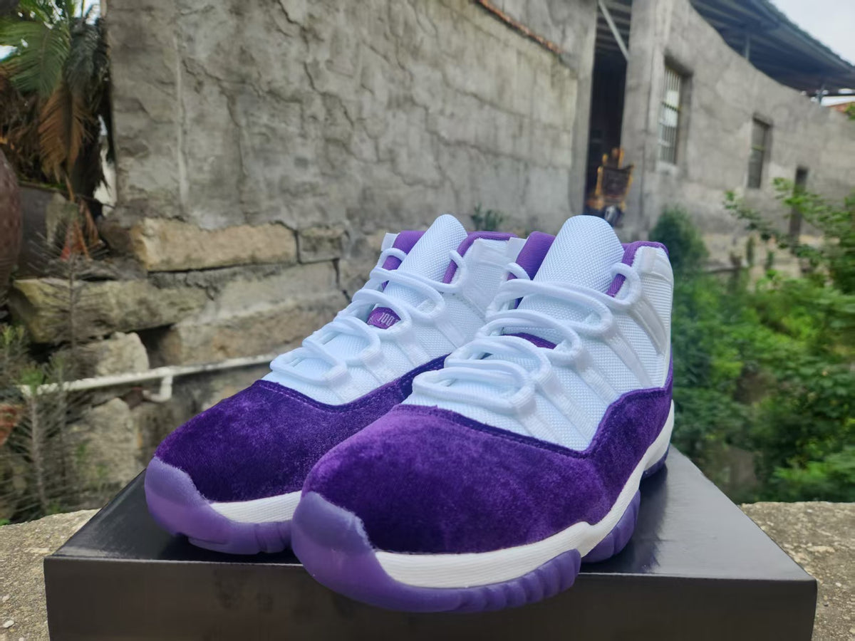 Air Jordan 11 Retro — Blanc et Violet Royal