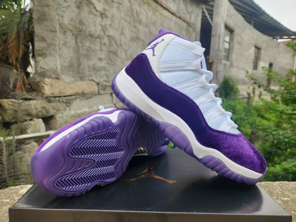 Air Jordan 11 Retro — Blanc et Violet Royal