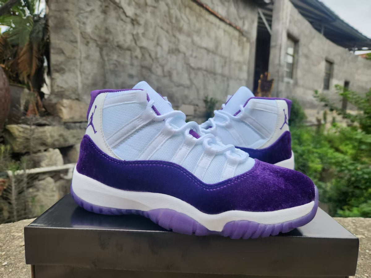 Air Jordan 11 Retro — Blanc et Violet Royal